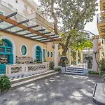 מלון Bellevue Syrene 5*