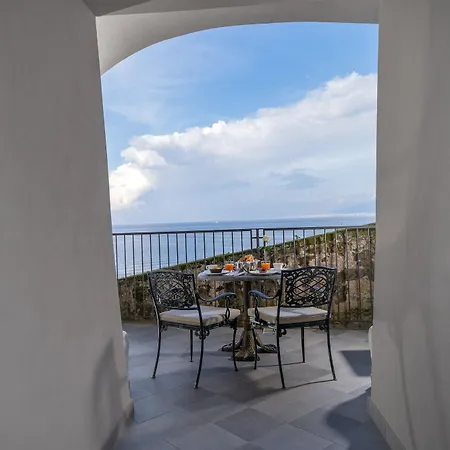 Bellevue Syrene Hotel 5*